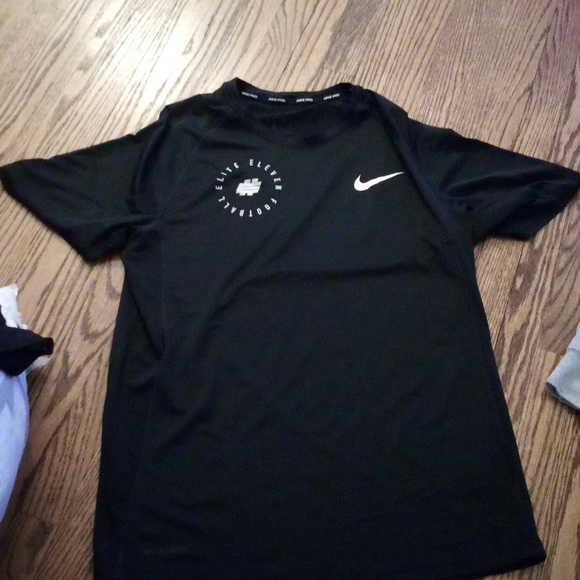 Nike Shirt - Picture 1 of 1